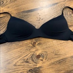 Victoria’s Secret T-Shirt Bra. Black. Size 36C.